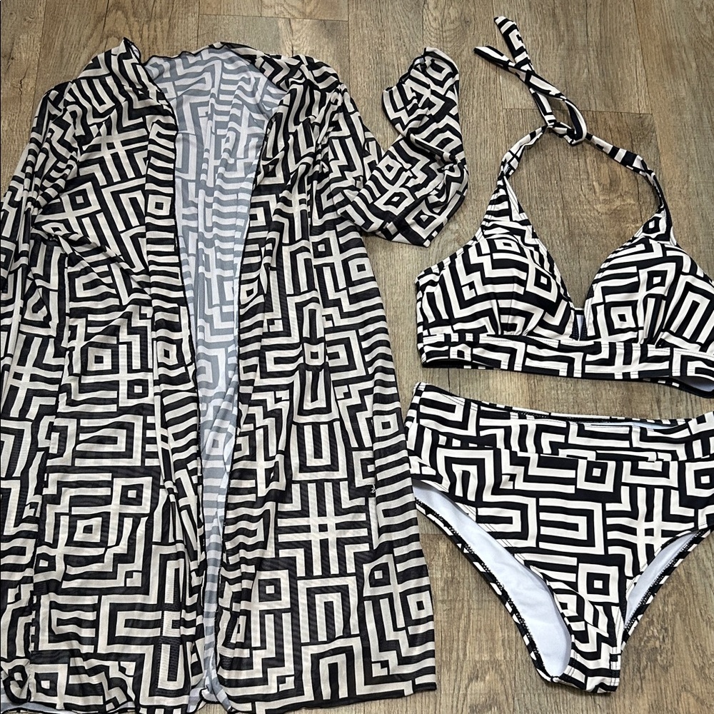 Geometric Black and White Bikini Set with Cover-Up